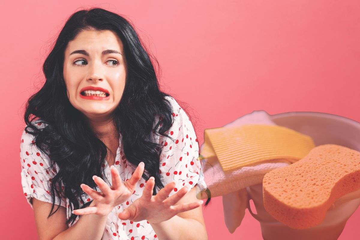 Donna disgustata con in trasparenza spugne e strofinacci