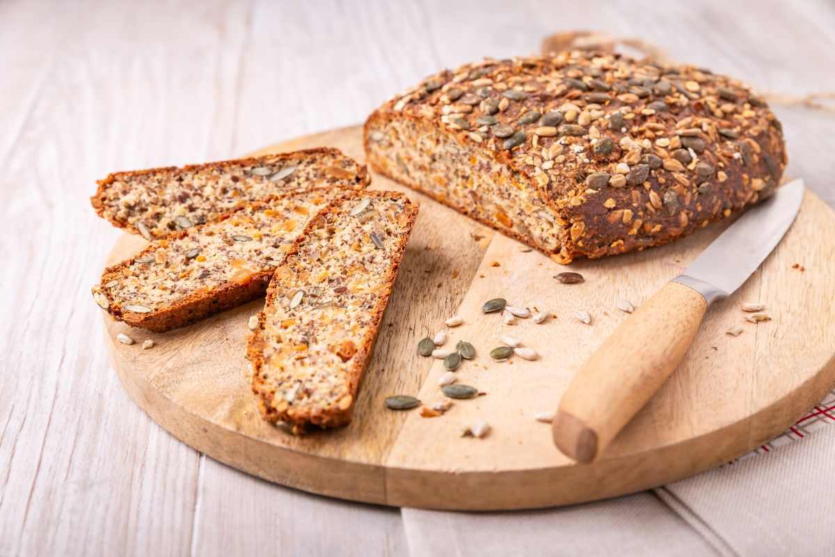 pane su tagliere