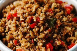 piatto di quinoa con peperoni