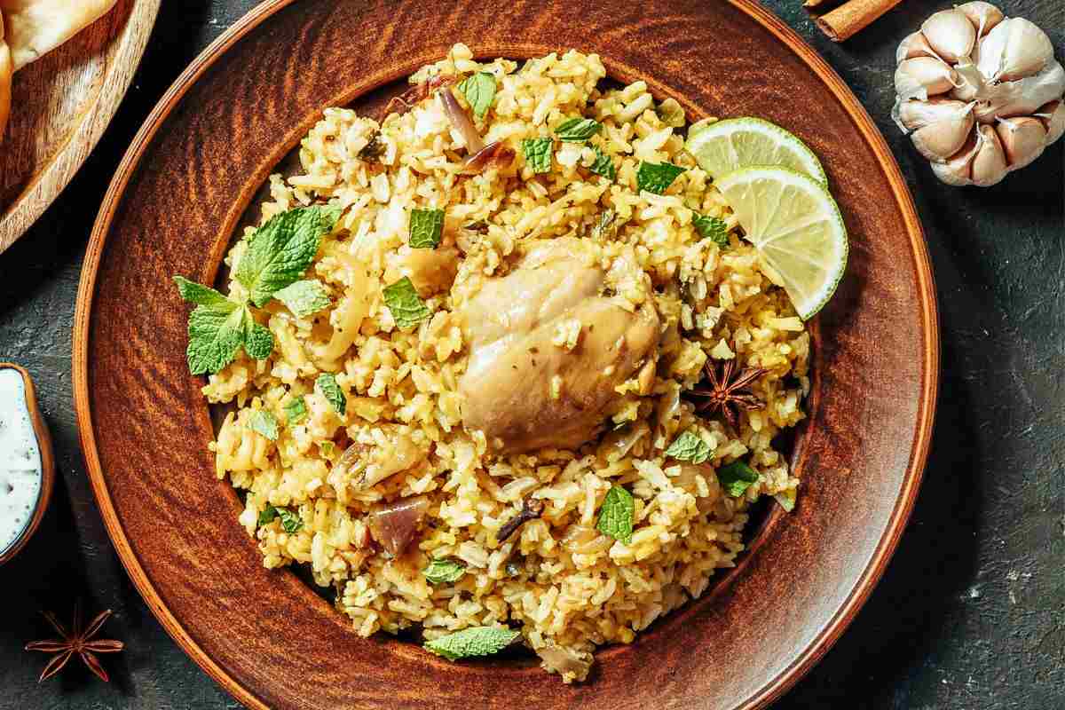 piatto di riso con pollo