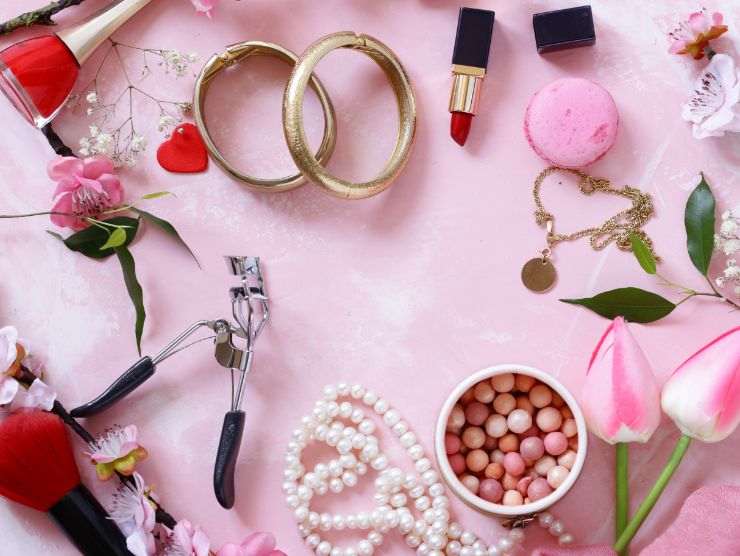 gioielli e cosmetici 